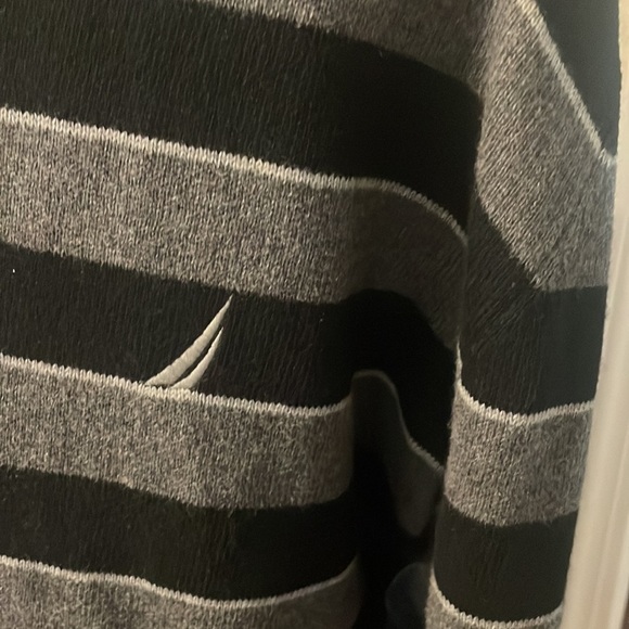 Nautica mens grey & black striped  v-neck sweater size large - Picture 2 of 9